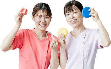 右の二人の女性の画像