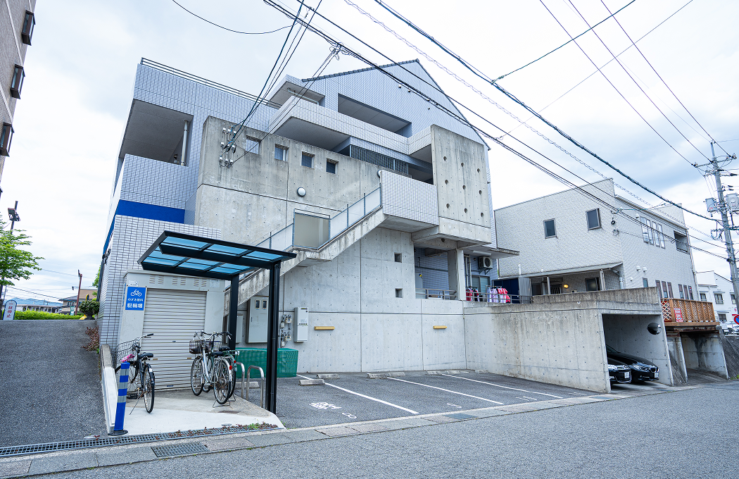 駐車場（裏）